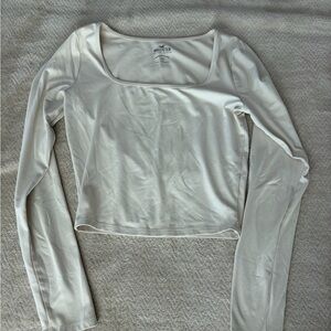 Hollister Women's Cream Long-Sleeve Scoop Neck Crop Top